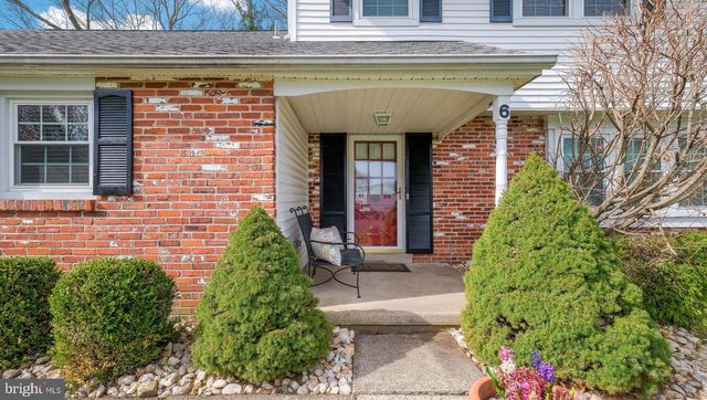 6 HILLCREST CIR, Doylestown, PA 18901