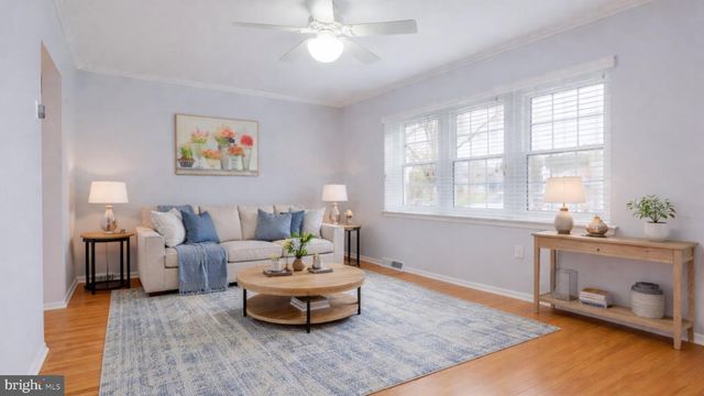 6 HILLCREST CIR, Doylestown, PA 18901