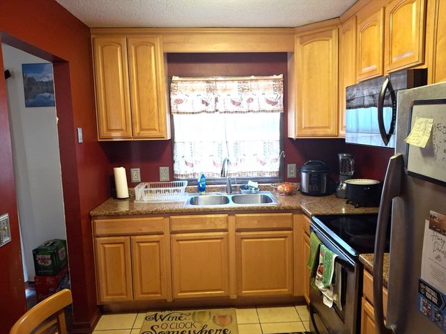 85 Idlewood St, Southbridge, MA 01550