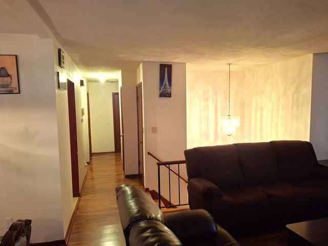 85 Idlewood St, Southbridge, MA 01550