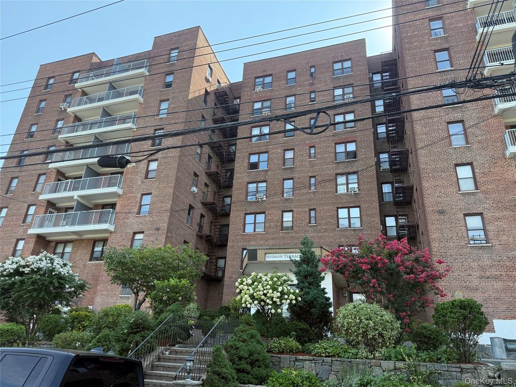 678 Warburton Avenue 4F, Yonkers, NY 10701 — exterior