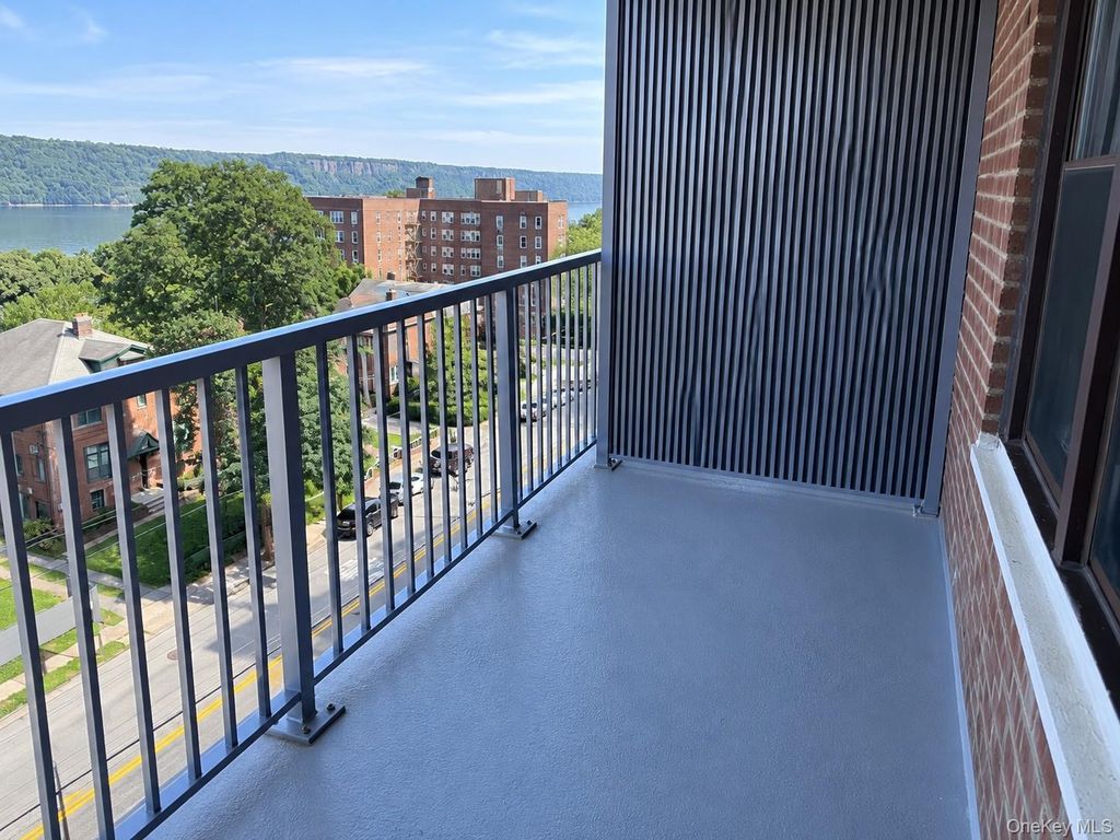 678 Warburton Avenue 4F, Yonkers, NY 10701 — photo 3