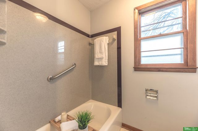 1705 GREGG Road, Bellevue, NE 68005