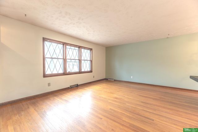 1705 GREGG Road, Bellevue, NE 68005