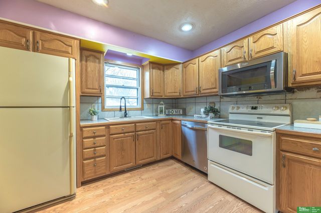 1705 GREGG Road, Bellevue, NE 68005