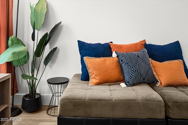 1027 W PERALTA Avenue, Mesa, AZ 85210