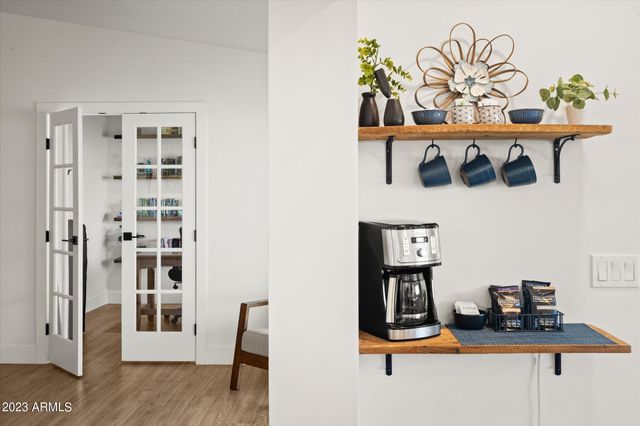 1027 W PERALTA Avenue, Mesa, AZ 85210