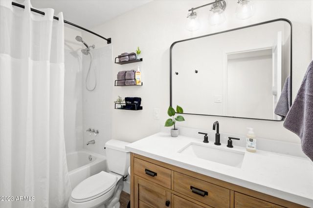 1027 W PERALTA Avenue, Mesa, AZ 85210