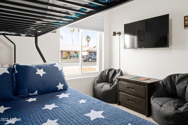 1027 W PERALTA Avenue, Mesa, AZ 85210