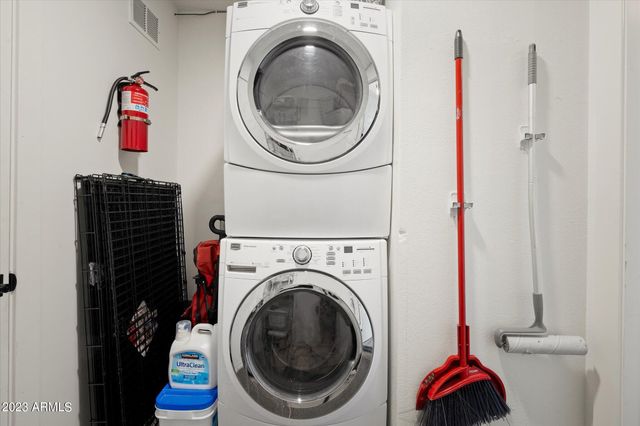 1027 W PERALTA Avenue, Mesa, AZ 85210