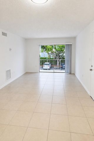 431 EXECUTIVE CENTER Drive 204, West Palm Beach, FL 33401