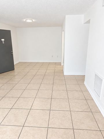 431 EXECUTIVE CENTER Drive 204, West Palm Beach, FL 33401