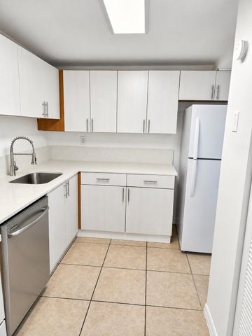 431 EXECUTIVE CENTER Drive 204, West Palm Beach, FL 33401