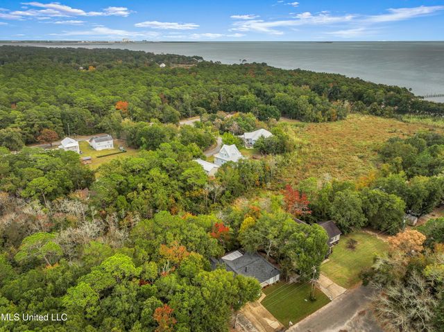 1528 Barracuda Drive, Gautier, MS 39553