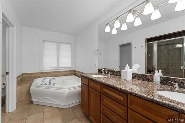 174 Hillboro Drive, Bloomfield Hills, MI 48301