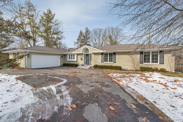174 Hillboro Drive, Bloomfield Hills, MI 48301