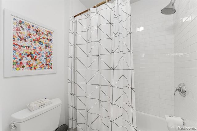 174 Hillboro Drive, Bloomfield Hills, MI 48301