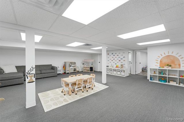 174 Hillboro Drive, Bloomfield Hills, MI 48301