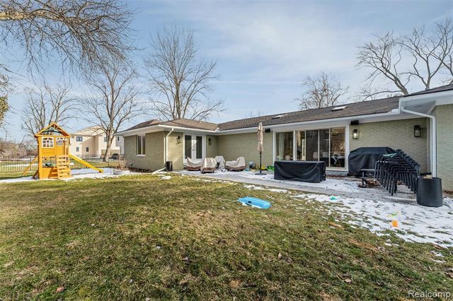 174 Hillboro Drive, Bloomfield Hills, MI 48301