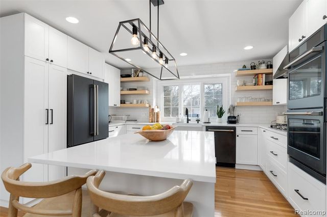 174 Hillboro Drive, Bloomfield Hills, MI 48301