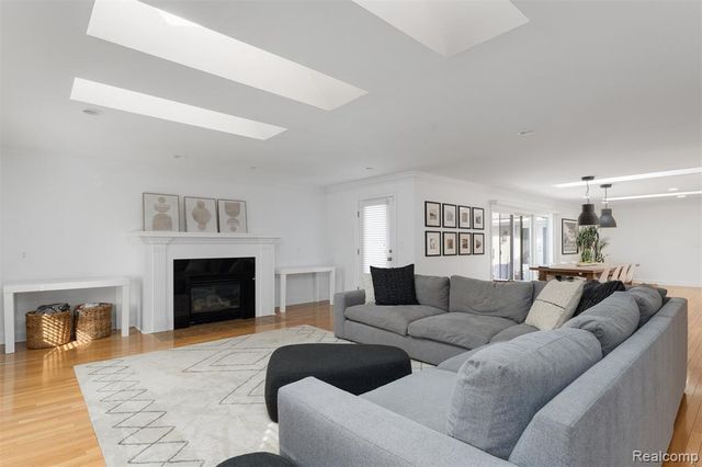 174 Hillboro Drive, Bloomfield Hills, MI 48301