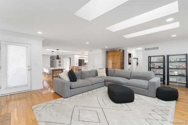 174 Hillboro Drive, Bloomfield Hills, MI 48301