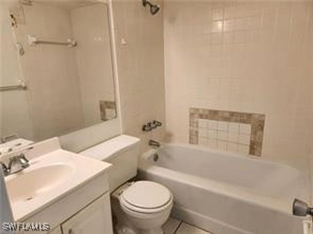 3325 Airport RD N R3, Naples, FL 34105