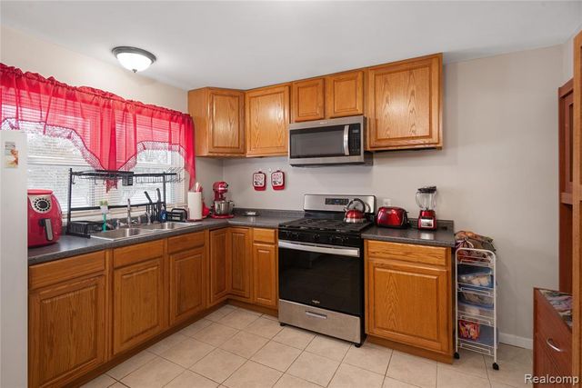 21510 Remick Drive, Clinton Township, MI 48036