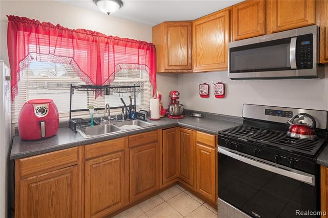 21510 Remick Drive, Clinton Township, MI 48036