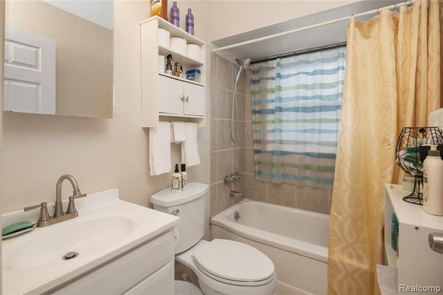 21510 Remick Drive, Clinton Township, MI 48036