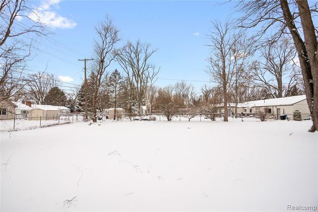 21510 Remick Drive, Clinton Township, MI 48036