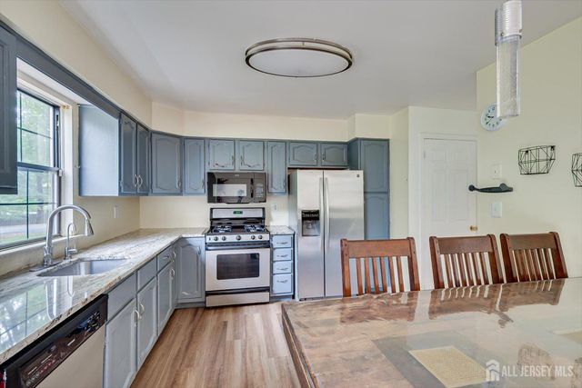 503 Timber Oaks Road, Edison, NJ 08820