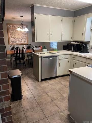 1601 Rainbow Dr, White Hall, AR 71602