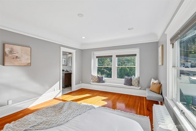 5260 16th Avenue NE, Seattle, WA 98105