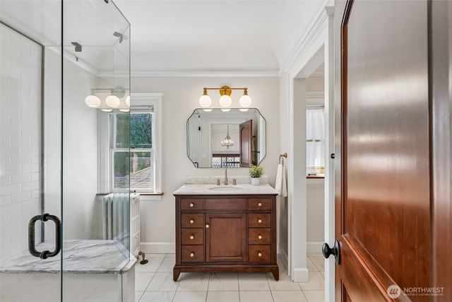 5260 16th Avenue NE, Seattle, WA 98105