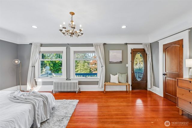 5260 16th Avenue NE, Seattle, WA 98105