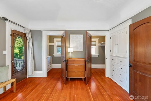 5260 16th Avenue NE, Seattle, WA 98105