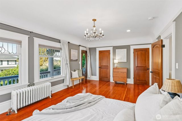 5260 16th Avenue NE, Seattle, WA 98105