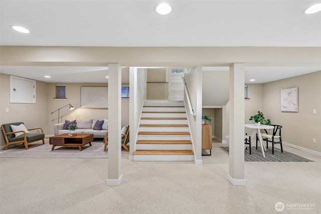 5260 16th Avenue NE, Seattle, WA 98105