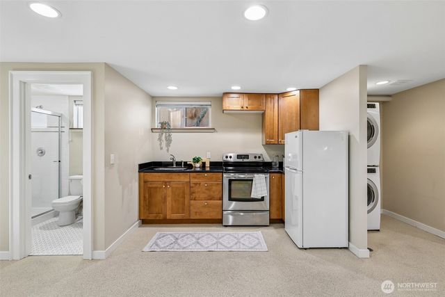 5260 16th Avenue NE, Seattle, WA 98105