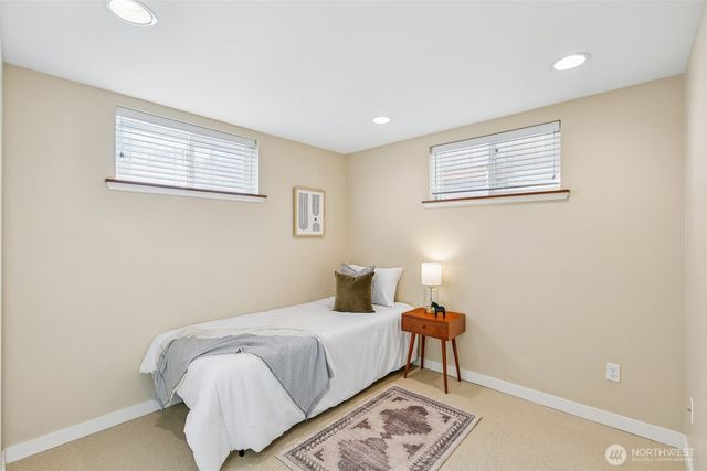 5260 16th Avenue NE, Seattle, WA 98105