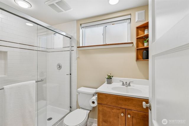 5260 16th Avenue NE, Seattle, WA 98105