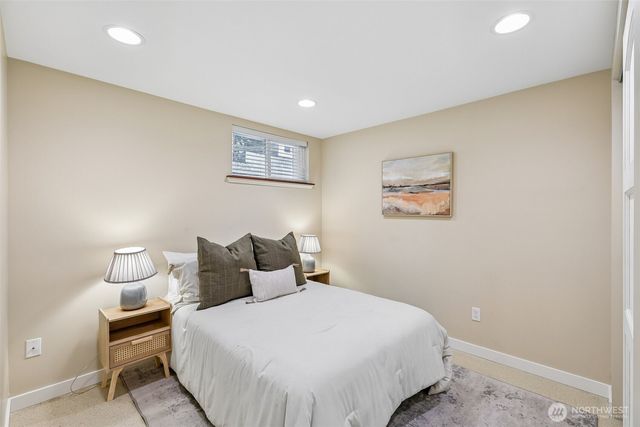 5260 16th Avenue NE, Seattle, WA 98105