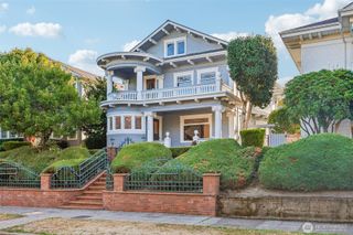 5260 16th Avenue NE, Seattle, WA 98105