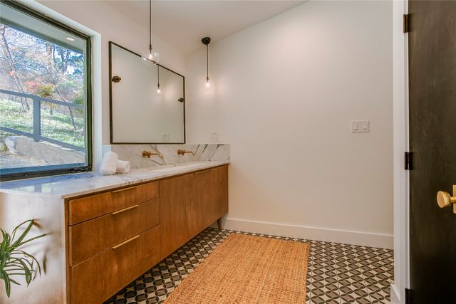 406 S Ravinia Drive, Dallas, TX 75211