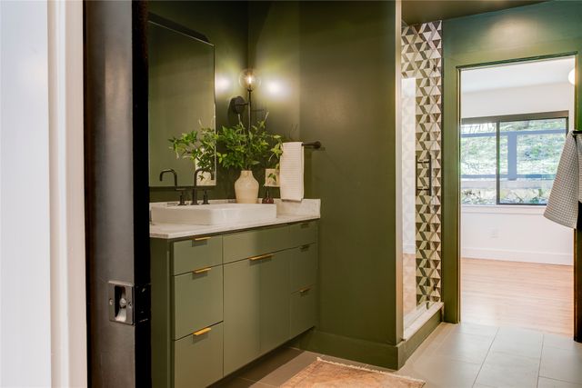 406 S Ravinia Drive, Dallas, TX 75211