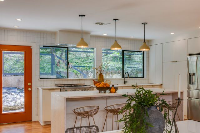 406 S Ravinia Drive, Dallas, TX 75211