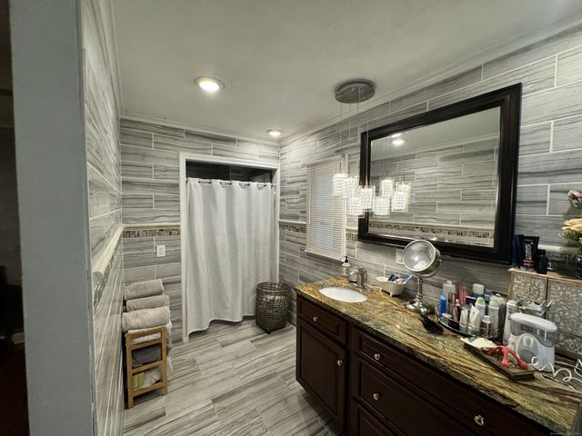 170 Hunter Drive, West Hartford, CT 06107