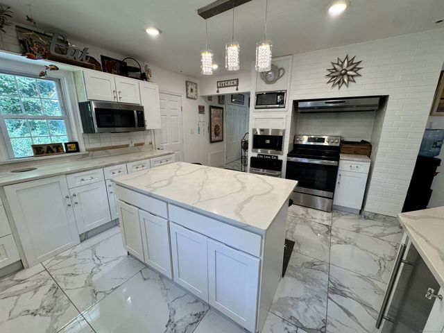 170 Hunter Drive, West Hartford, CT 06107