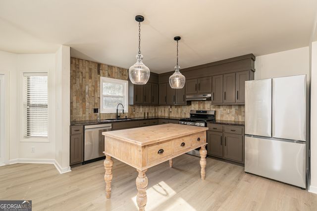 305 Mariner Circle, Woodstock, GA 30189